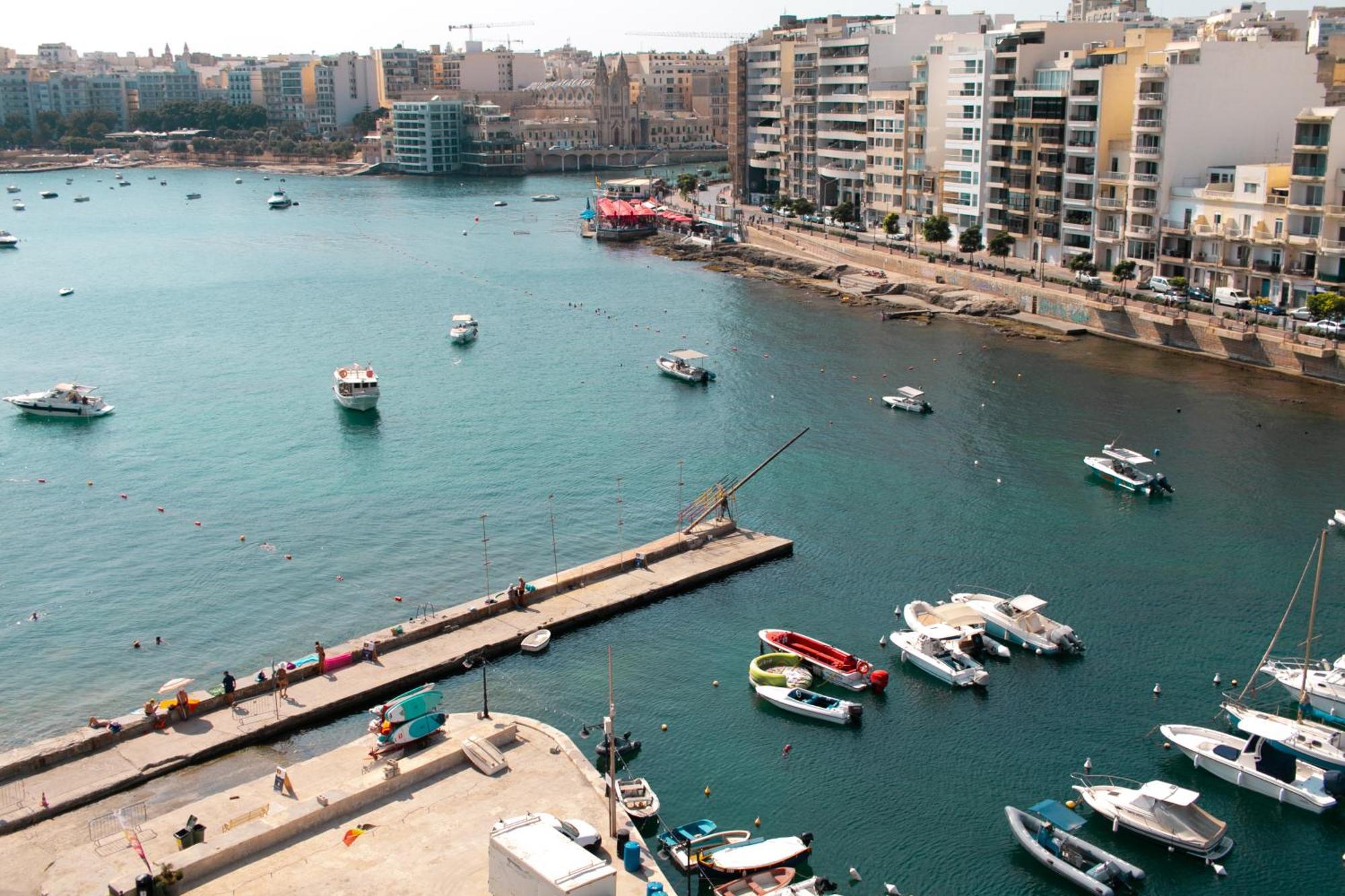 Spinola Seafront Deluxe Apartment *